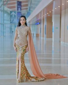 8-ide-kebaya-modern-ala-lyodra-dian-sastrowardoyo-dan-syifa-hadju-untuk-tampilan-elegan