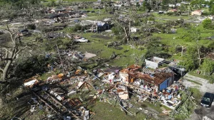 rekaman-udara-mengungkap-kerusakan-parah-akibat-tornado-di-oklahoma