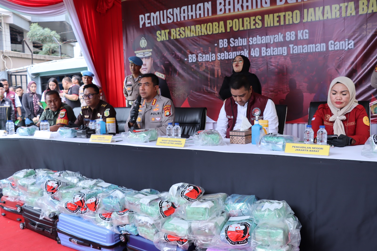 polres-jakarta-barat-musnahkan-sabu-dan-ganja-senilai-rp106-miliar-kapolres-kami-tidak-akan-toleransi-narkoba