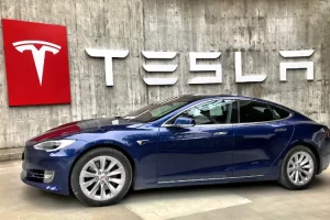 tesla-tarik-12-juta-mobil-listrik-di-china-akibat-masalah-perangkat-lunak