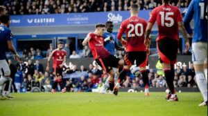 manuel-ugarte-selamatkan-mu-dari-kekalahan-di-kandang-everton-dengan-gol-perdana