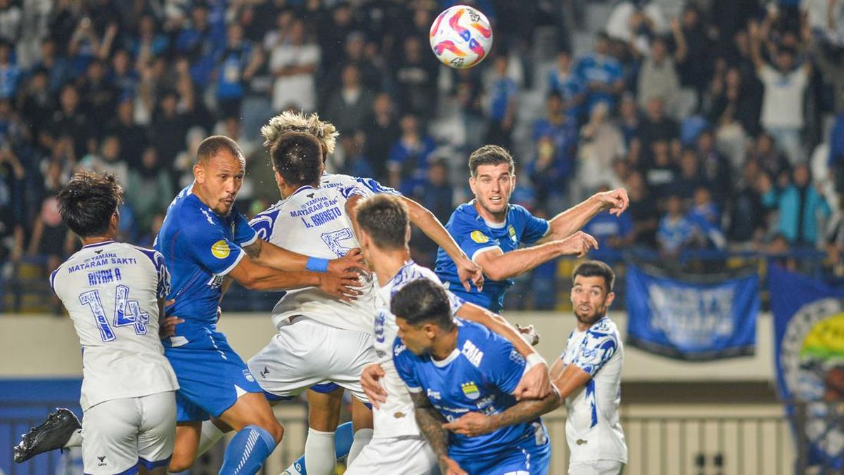 persib-bandung-menang-1-0-atas-psis-semarang-di-liga-1-kartu-merah-tak-halangi-kemenangan